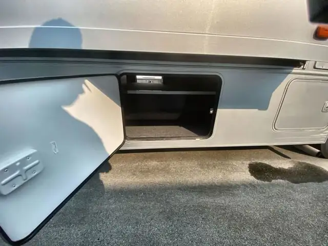 2020 Winnebago Adventurer 30T in RVs & Motorhomes in Abbotsford - Image 43