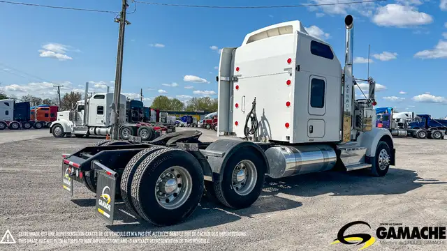 2017 KENWORTH W900B HIGHWAY / SLEEPER TRUCK / TRACTOR in Heavy Trucks in Chilliwack - Image 7