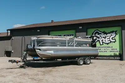 2022 Sun Tracker Party Barge 20 DLX The PARTY BARGE 20 DLX is perfect for those who want a spacious...