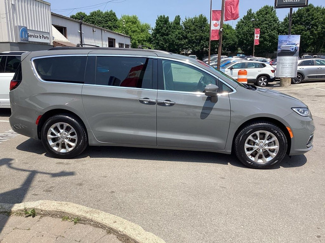 2022 Chrysler Pacifica Touring L in Cars & Trucks in Oakville / Halton Region - Image 4