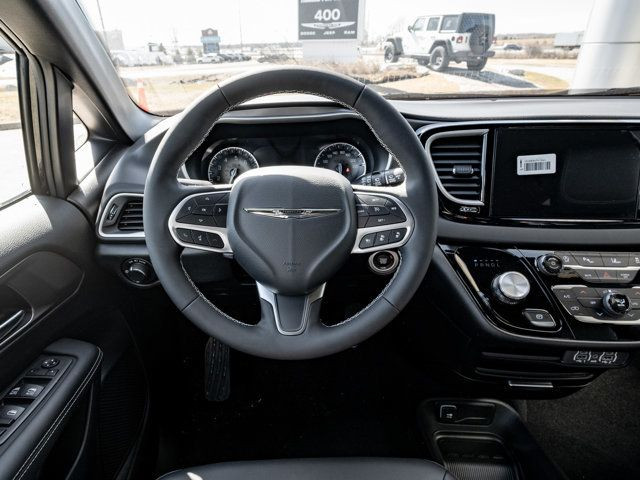 2025 Chrysler Grand Caravan SXT in Cars & Trucks in Barrie - Image 2