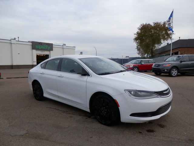 2015 Chrysler 200 LX in Cars & Trucks in Saskatoon - Image 2