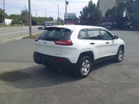 2015 Jeep Cherokee 4x4 ! Price $9999 179000 KM ON or QC Safety Included Warranty Included Carfax Inc... (image 4)