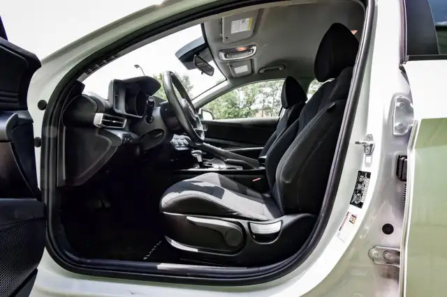 2021 Hyundai Elantra Preferred IVT • HEATED SEATS/STEERING • CP/ in Cars & Trucks in Kingston - Image 27