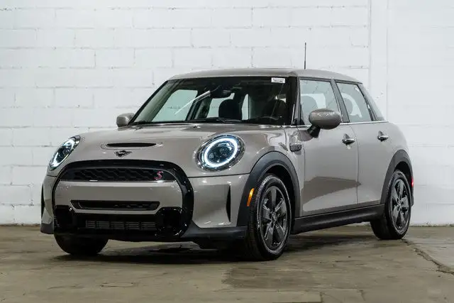 2024 MINI 5 Door Cooper S | Premier Line 2.0 | Accès Confort in Cars & Trucks in City of Montréal - Image 4