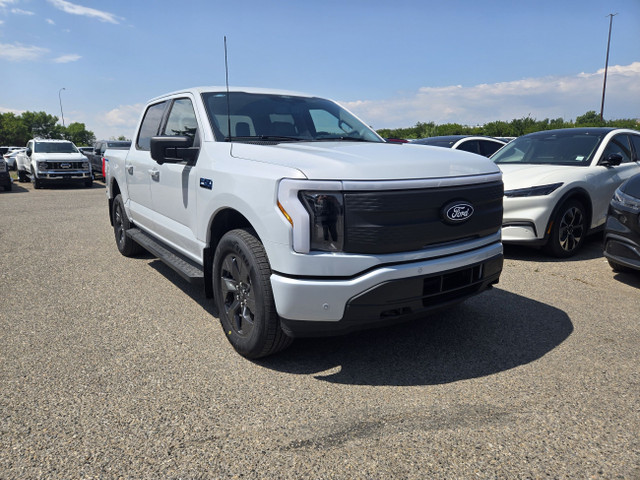 2025 Ford F-150 Lightning FLASH | MAX TOW PKG | MOBILE PWR CORD  in Cars & Trucks in Calgary - Image 4