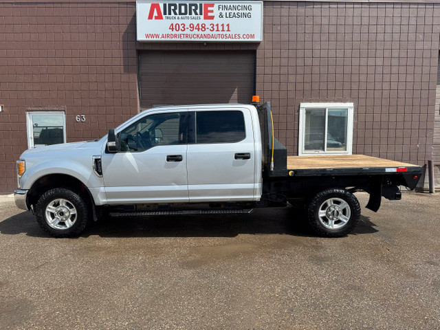 2017 Ford F-250 SRW XLT Flat Bed 4X4 in Cars & Trucks in Calgary