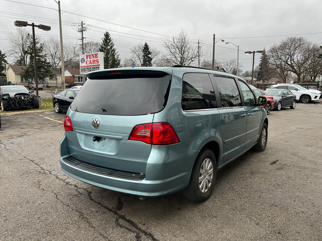 2009 Volkswagen Routan Accident Free Ontario Vehicle Alloy Cloth in Cars & Trucks in City of Toronto - Image 4