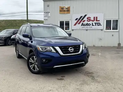 Low KMS Alberta Active 7 Passenger 2017 Nissan Pathfinder SV 4WD 87,522 KMs 3.5L engine automatic tr...