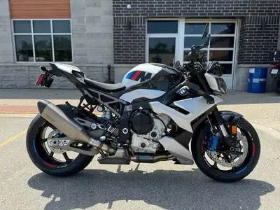 ONLY 3 KILOMETRES - immaculate condition 2025 M1000R Aluminum Matte with full M-competition carbon p...