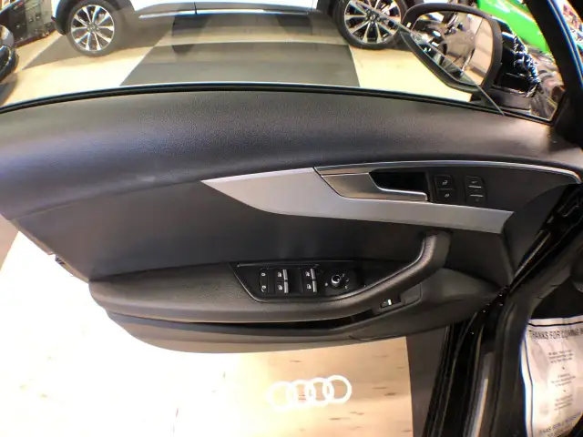 2020 Audi A4 KOMFORT AWD LEATHER SUNROOF B/SPOT CARPLAY CAMERA in Cars & Trucks in City of Toronto - Image 13