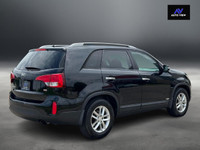 NEW ARRIVAL!! 2015 Kia Sorento LX AWD!! **LOTS OF SERVICE RECORDS** 2.4L INLINE 4 MOTOR, AUTOMATIC T... (image 4)