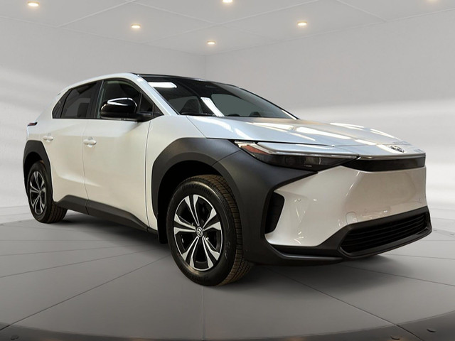 2023 Toyota bZ4X XLE TOIT PANO 4RM in Cars & Trucks in Laval / North Shore - Image 3