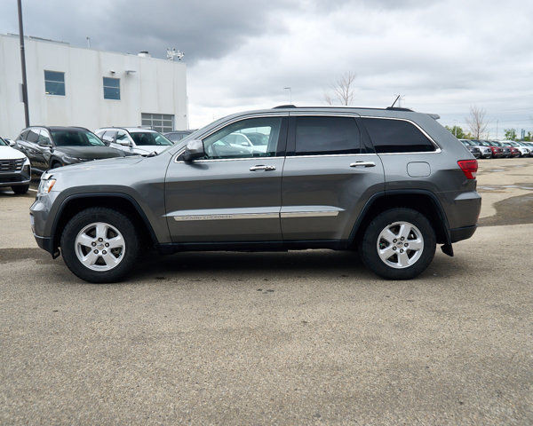 2012 Jeep Grand Cherokee Laredo | 4wd | Keyless Entry | Cloth in Cars & Trucks in Edmonton - Image 2