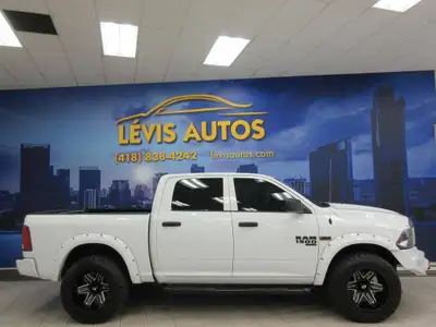 RAM 1500 CLASSIC 2022 EXPRESS NIGHT EDITION V8 5.7 LITRES CREW-CAB BOITE 5.7 PIEDS 4X4 TOUT ÉQUIPÉ /...