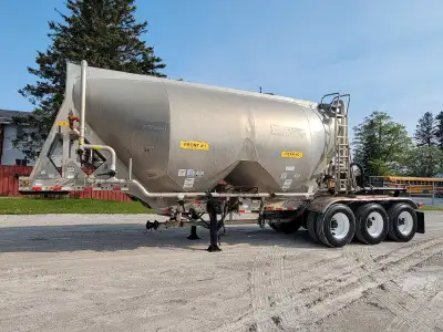 2007 Heil 1,100 Cubic ft Dry Bulk / Pneumatic Tank Trailer Air ride Suspension Aluminum Tank 2 Compa...