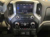 Discover the exceptional 2023 GMC Sierra 2500 HD 4WD Crew Cab Standard Box SLT, a robust and reliabl... (image 9)