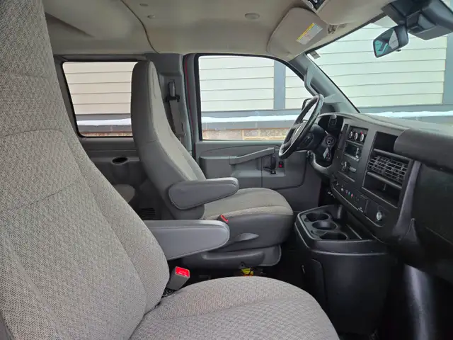 2021 Chevrolet Express Passenger 3500 / LT / 12 PASSENGERS 155"  in Cars & Trucks in West Island - Image 20