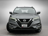 This Nissan Qashqai boasts a Regular Unleaded I-4 2.0 L/122 engine powering this Variable transmissi... (image 1)