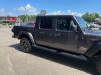 2021 Jeep Gladiator 4x4 Overland with the 3.6L and only 108,000kms. Equipped with the Leather Packag... (image 4)