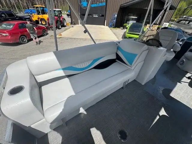 2018 21' LEGEND SPLASH COTTAGE PONTOON 40HP HIGH TORQUE 4-STROKE in Powerboats & Motorboats in Peterborough - Image 10