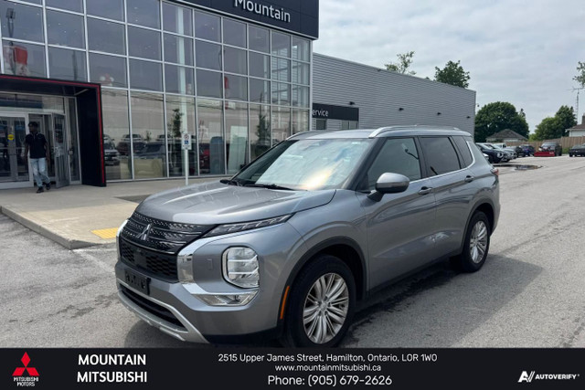 2022 Mitsubishi Outlander SE - Sunroof - Power Liftgate - $130.5 in Cars & Trucks in Hamilton