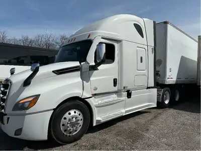5 Units Available 2021 Freightliner Cascadia Highway Tractors with DD15 Engines with 10 Speed Manual...