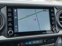 Odometer is 17543 kilometers below market average! Navigation, Reverse Camera, Clean Car fax Report... (image 7)