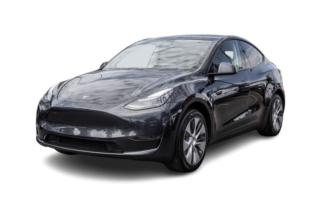 2024 Tesla Model Y RWD * Standard range* Toit panoramic Standard dans Autos et camions  à Ville de Montréal