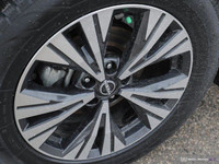 * Intelligent All-Wheel Drive with Terrain Selector * Off-Road and Snow Mode * Intelligent Forward C... (image 8)