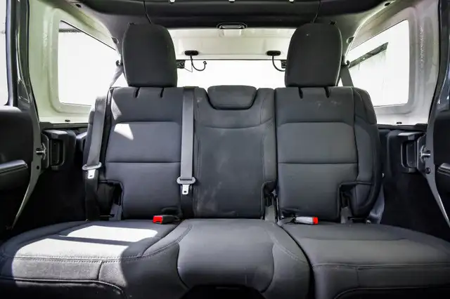 2021 Jeep Wrangler Sahara Unlimited • SIDE STEPS • CP/AA• R-V CA in Cars & Trucks in Ottawa - Image 34