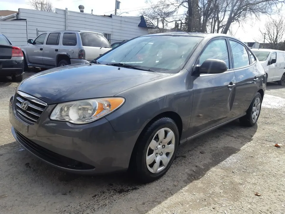 Hyundai Elantra Berline 4 portes, boîte automatique - L 2008 à v