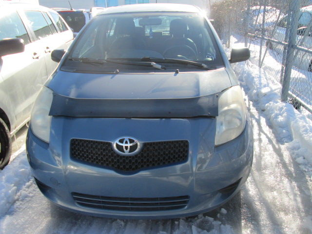 2008 Toyota Yaris Hacthback in Cars & Trucks in City of Montréal - Image 2