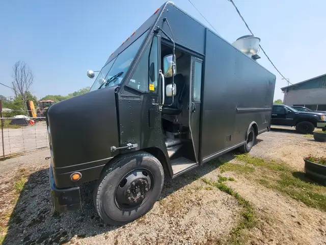 2004 IC Corp Utilimaster Food Truck in Heavy Trucks in St. Catharines - Image 18