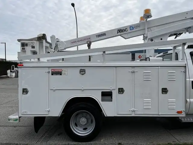 2001 ford F-450 SD Altec Service Truck Bucket Truck 2WD in Heavy Trucks in Richmond - Image 31