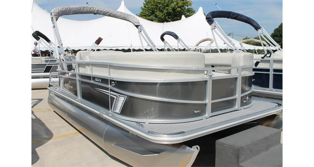 2025 SunChaser Vista 18 LR Black in Powerboats & Motorboats in Barrie - Image 4
