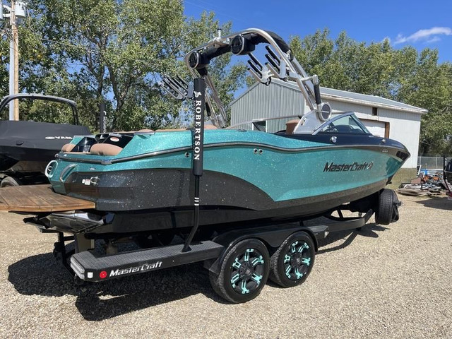 2019 MasterCraft X22 - SAVE OVER $16,000! SPRING FLASH SALE! in Powerboats & Motorboats in Medicine Hat - Image 2