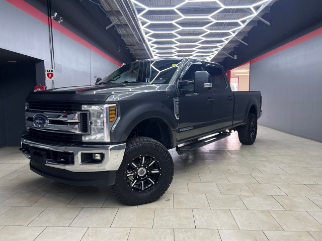 2018 Ford Super Duty F-350 SRW in Cars & Trucks in Edmonton