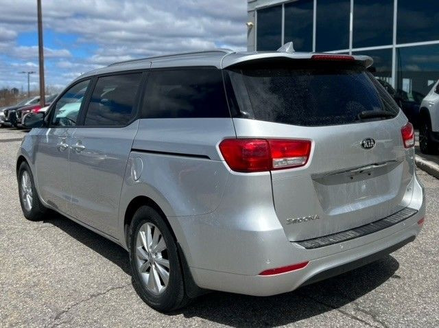 2016 Kia Sedona 4dr Wgn LX in Cars & Trucks in Ottawa - Image 3