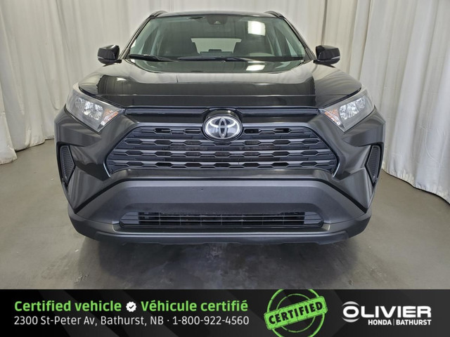 2021 Toyota RAV4 LE AWD Sièges Chauffants Caméra de Recul Blueto in Cars & Trucks in Bathurst - Image 2