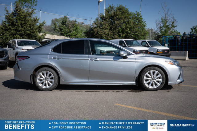 2018 Toyota Camry SE CLEAN CARFAX | LOW KM in Cars & Trucks in Calgary - Image 4