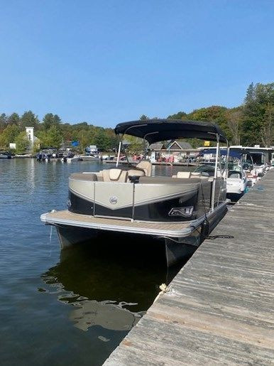 2022 LEGEND Q-Series Cottage in Powerboats & Motorboats in Muskoka