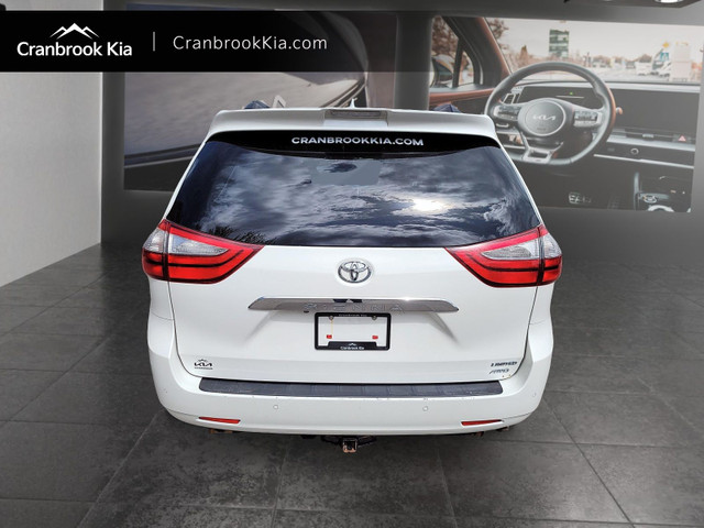 2018 Toyota Sienna XLE AWD! in Cars & Trucks in Cranbrook - Image 4