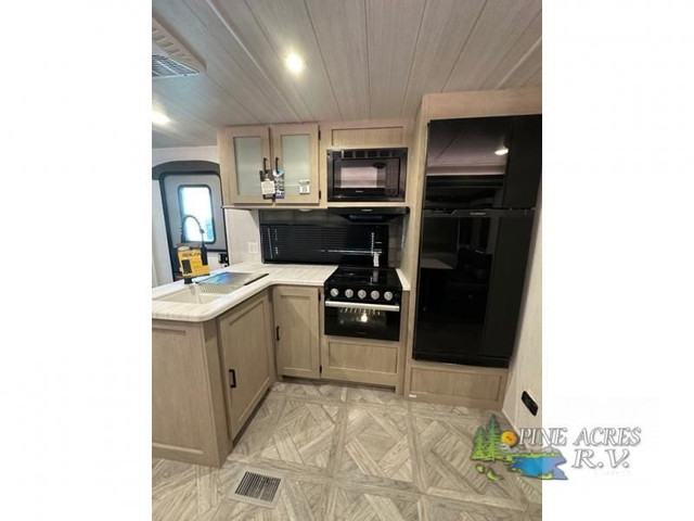 2023 Forest River RV Wildwood 33TSX in Travel Trailers & Campers in Truro - Image 2