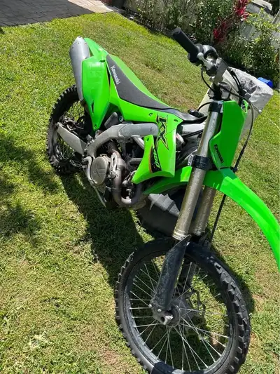 APPLY NOW: https://www.ridecollective.ca/get-pre-approved The 2022 YAMAHA KX450 is a high-performanc...