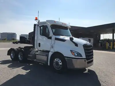 2020 FREIGHTLINER T12664ST;Heavy Duty Trucks - CONVENTIONAL W/O SLEEPER Penske Location 2500 PITFIEL...