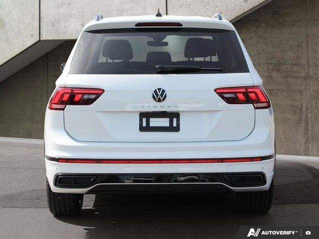 2024 Volkswagen Tiguan Comfortline R-Line Black Edition | in Cars & Trucks in Hamilton - Image 4