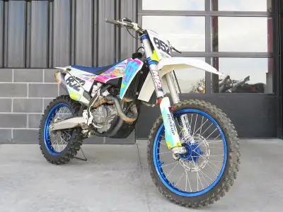 Finance at $111 bi-weekly*! Click "Get Financing" to see if you qualify! Apex Cycle 1-888-702-4150 V...