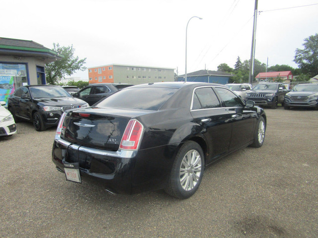 2012 Chrysler 300C 4dr AWD-LEATHER-SNROOF-BACKUP CAM in Cars & Trucks in Edmonton - Image 4