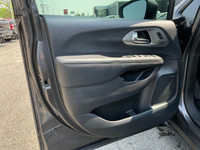 1 OWNER | ACCIDENT FREE | HEATED/COOLED SEATS | HEATED STEERING WHEEL | AUTO HIGH BEAMS | ADAPTIVE C... (image 8)